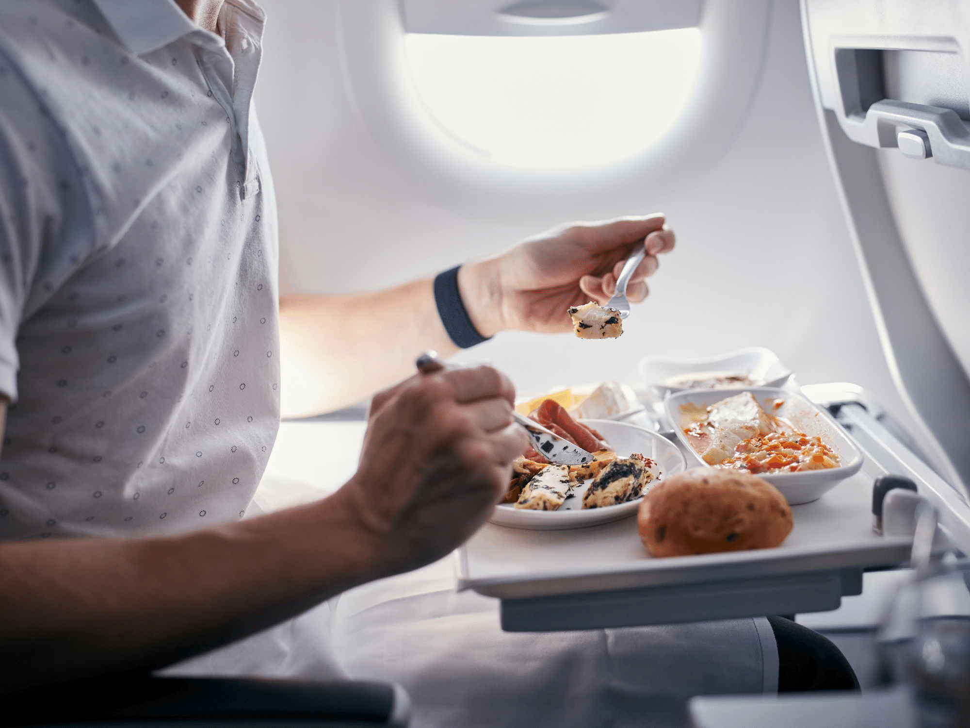 Eating Well on the Go: 6 Strategies for Healthy Eating When Travelling