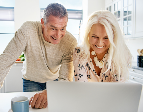 man-and-woman-on-complimentary-video-call.png