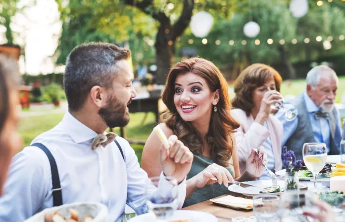 people-enjoying-food-together2000x1500-2